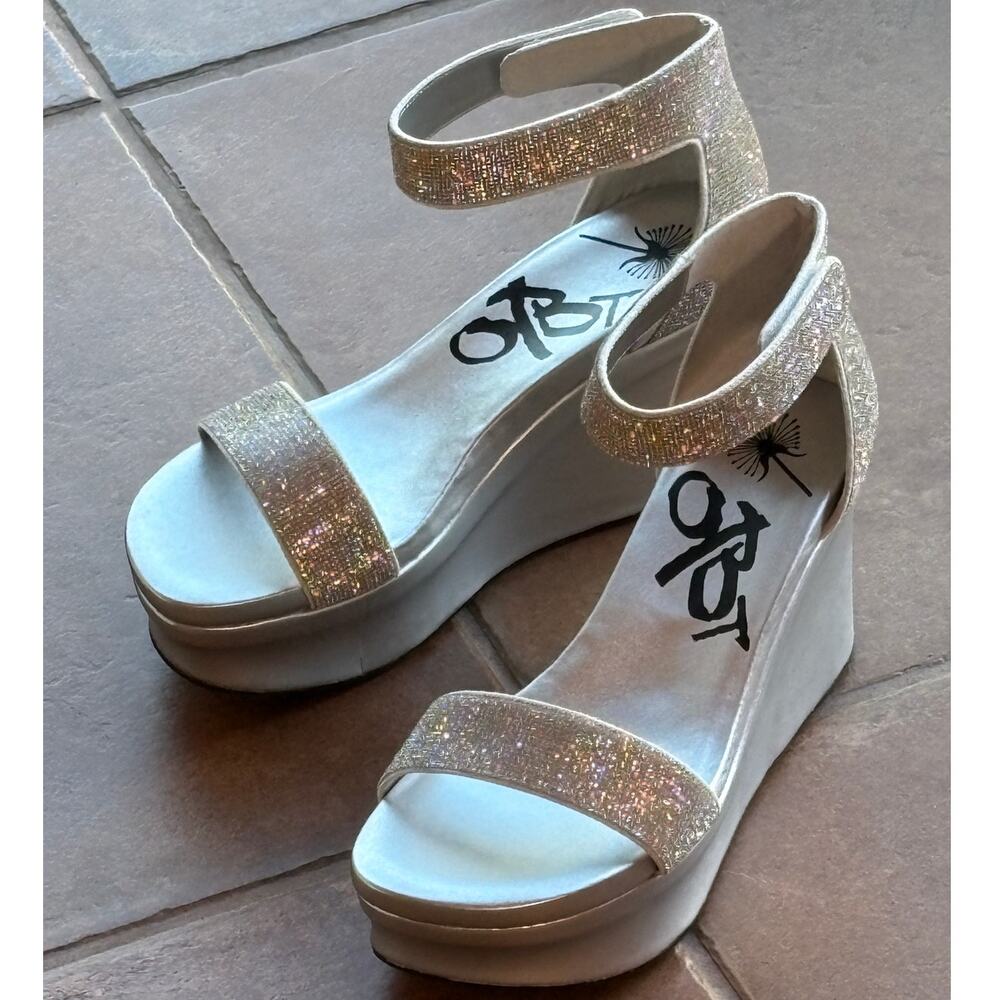 OTBT Status Wedge Rhinestone Covered Metallic Silver Platform Sandals size 9.5 - Picture 15 of 16